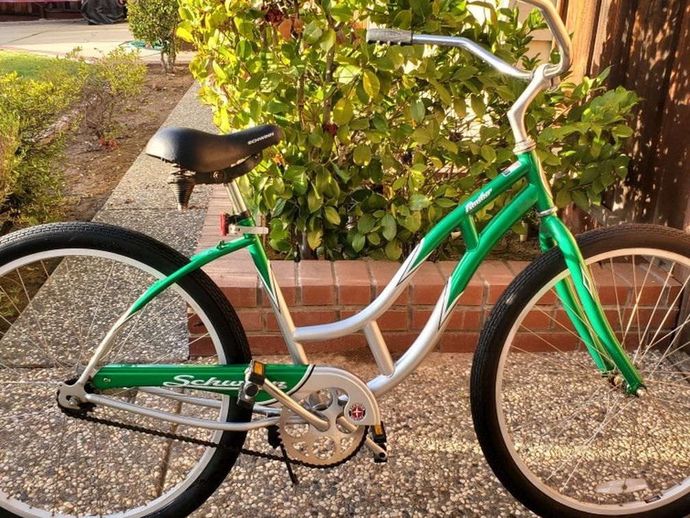 Like New/Schwinn Panther Cruiser Bike, Single Speed, 26-inch Wheels, Emerald Green, Men or Women's Style