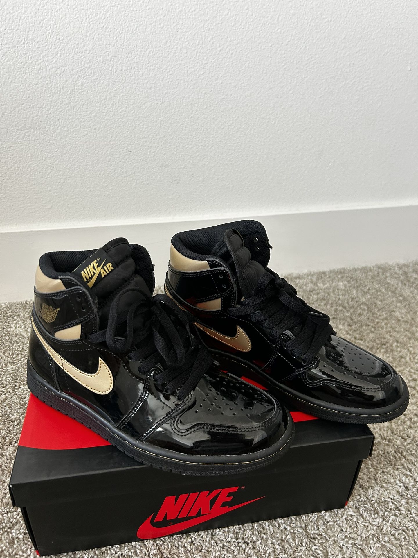 Jordan 1 Black Metallic Gold Size 6Y