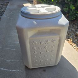 35 lb pet food storage. Vittles Vault by GAMMA2 Paw Print Pet Food Container