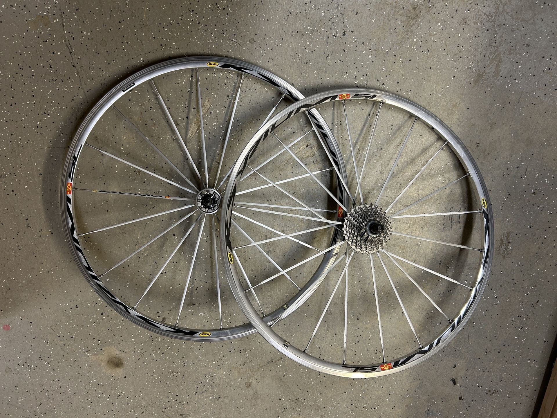 Mavic 700 C Wheelset