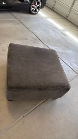 LIKE NEW BEAUTIFUL SUPER NICE AND CLEAN GRAY OTTOMON