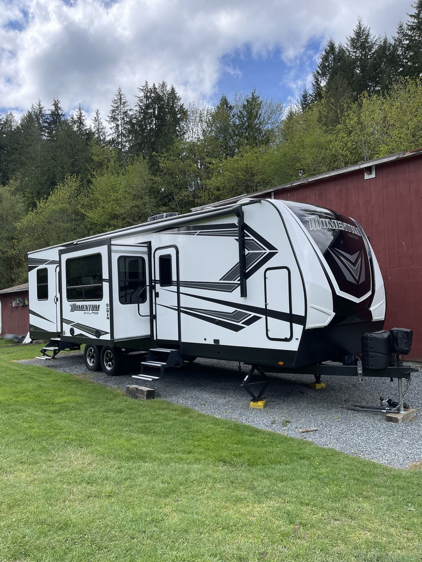 2021 Grand Design Momentum 31g