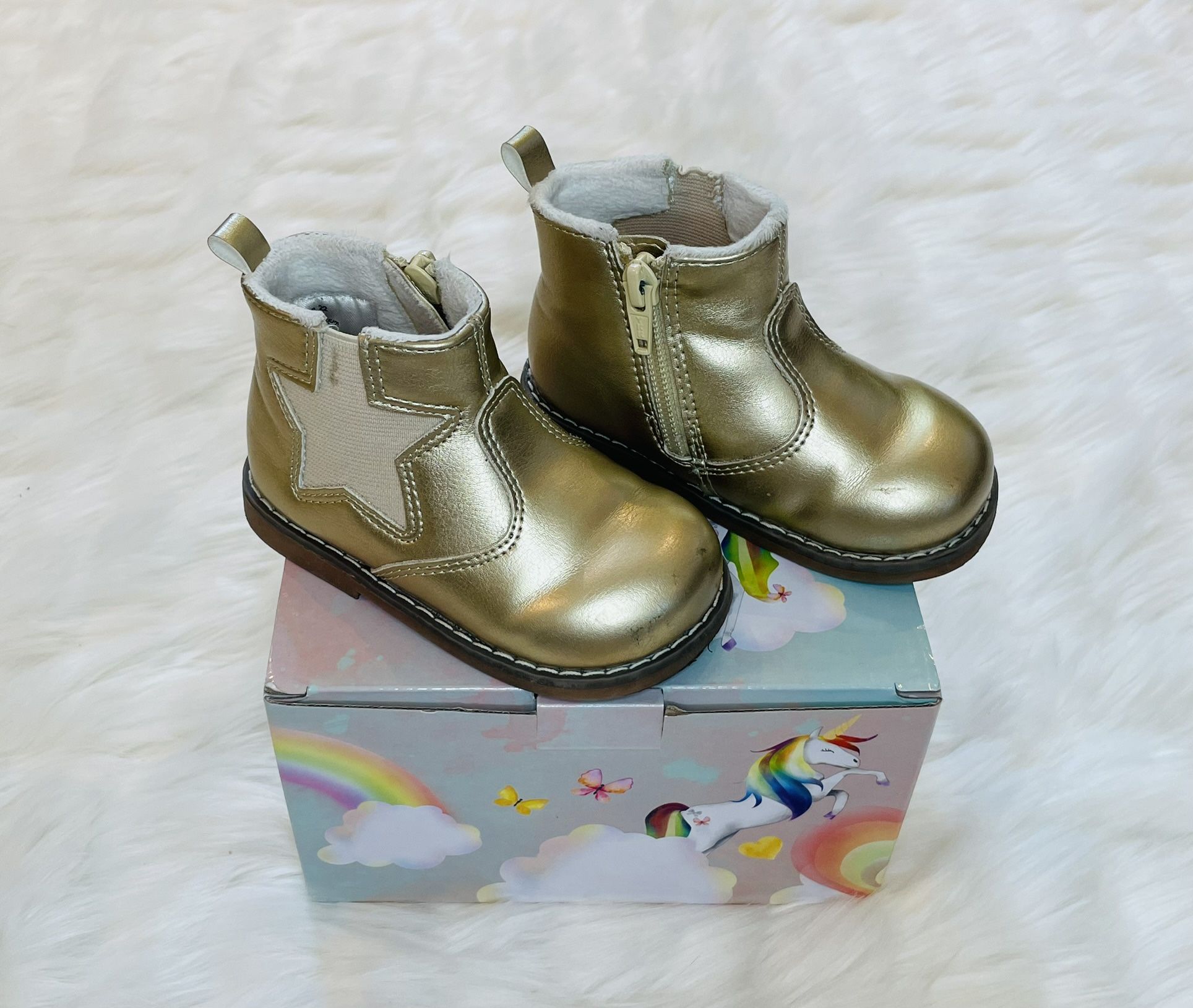 H&M Fur Lined Side Zip Boots Gold w/Star Accent Little Girls size US 6 EU 22