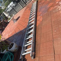 Escalera de 32 pies de aluminio, perfectas, condiciones muy barata