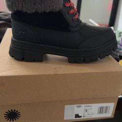 Kids Uggs Size 1 Never Worn