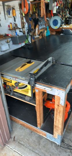 Built in 10” DeWalt table saw