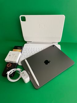 Apple IPad Air 5th Generation (10.9” Liquid Retina/ M1 chip / 2022 Model) 64GB with pen, keyboard case & Accessories (256gb $479)