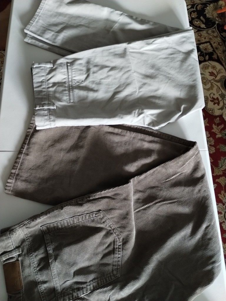 Pantalón De Hombre Size 34x32 En Buenas Condiciones $7 Cada Uno