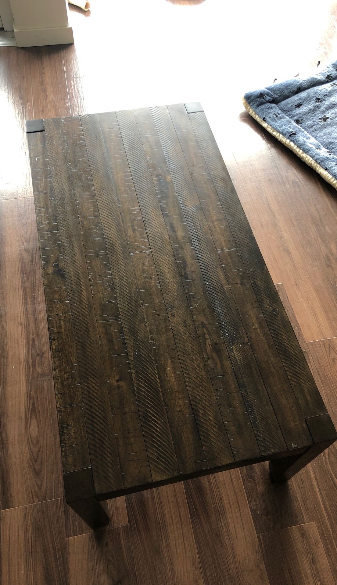 Matching coffee table with 2 end tables