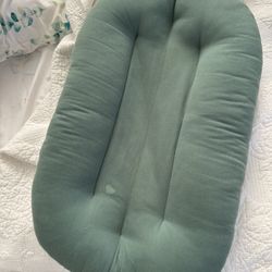 Snuggle Me Infant Lounger 