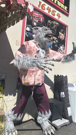 Halloween animated 7ft bloodhowrler werewolf