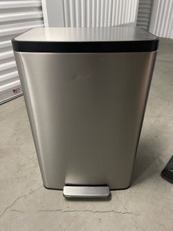 Garbage can