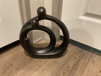 Uttermost Family Circles Sculpture /Nothing is wrong No scratches No chips