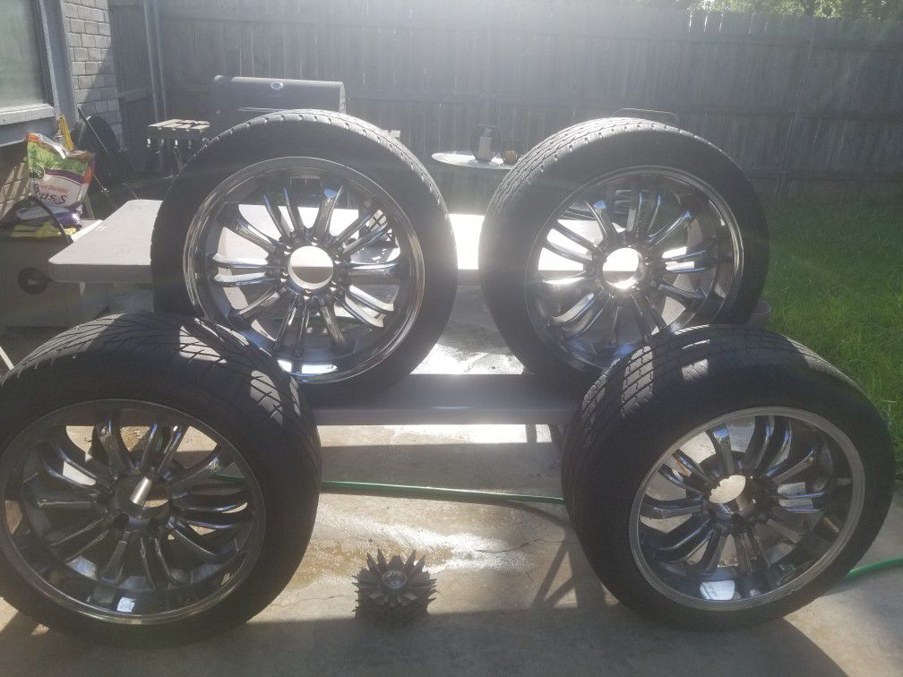 20 inch tires with center piece