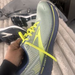 Brooks Size 11.5 Woman 8 .5 Men 