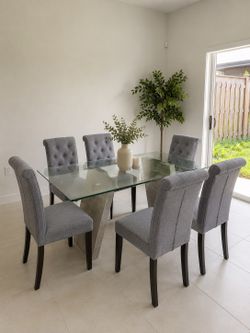 Comedor Moderno de Vidrio Templado y Base de Diseño – Excelente Estado