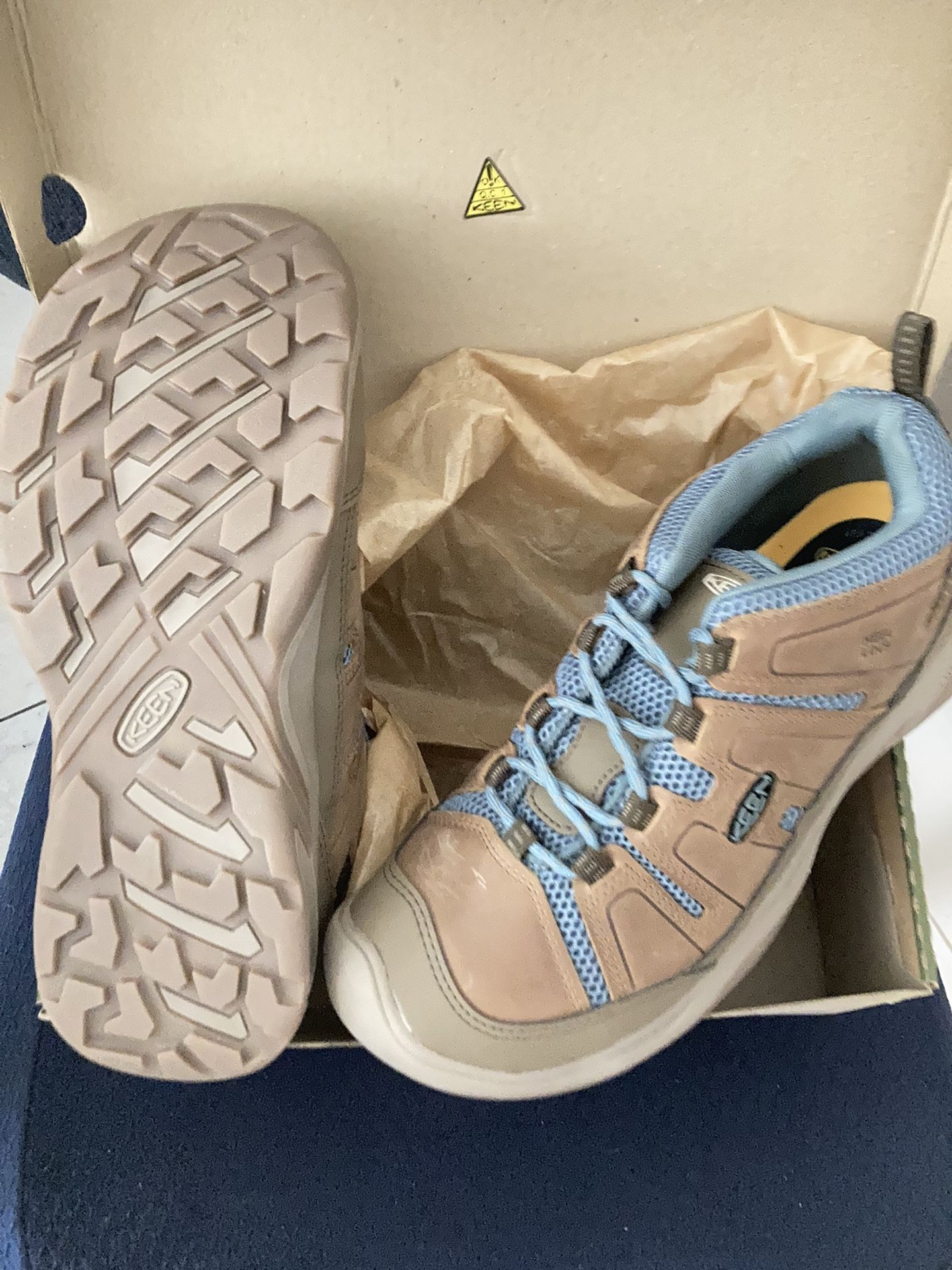 READ ENTIRE AD BEFORE MESSAGING Women’s Waterproof Keen Circadia Leather Hiking Shoes Size 12 Vent Toasted Coconut North Atlantic- new in box