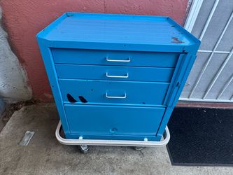 Tool box With wheels