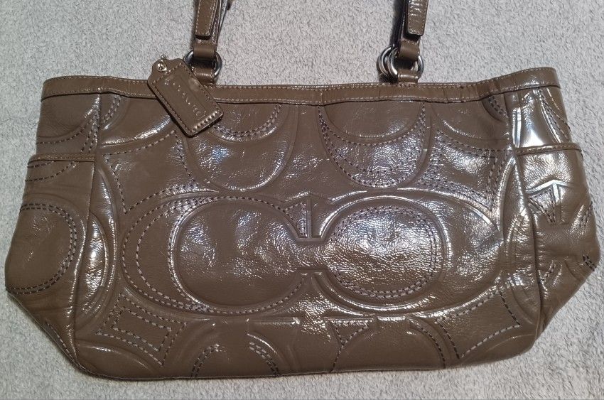 Coach Purse Like New Mongram Broen Leather Pockets Strap