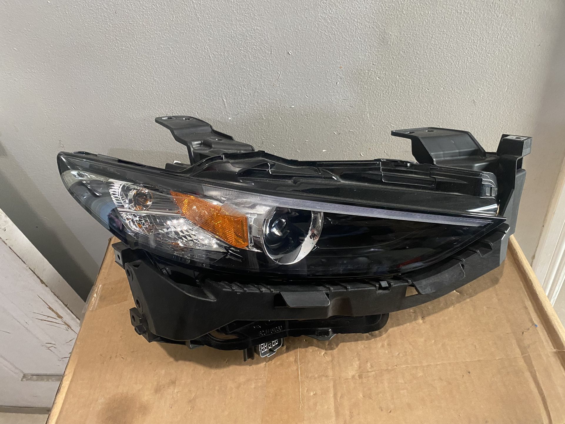 2019-2023 Mazda 3 Right Headlight