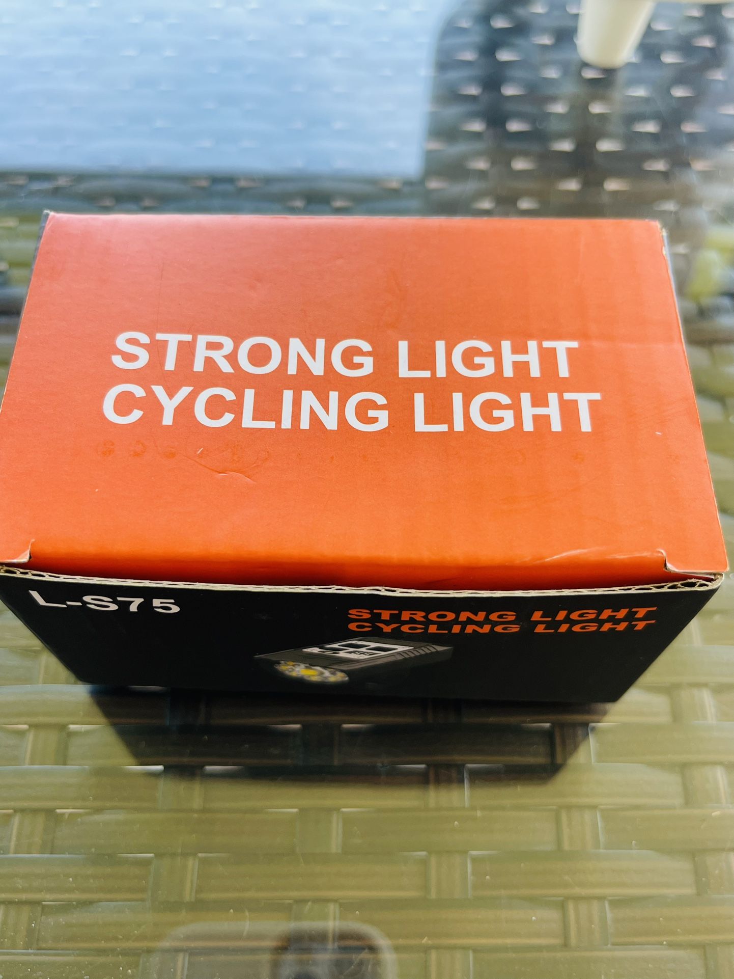 STRONG LIGHT CYCLING LIGHT
