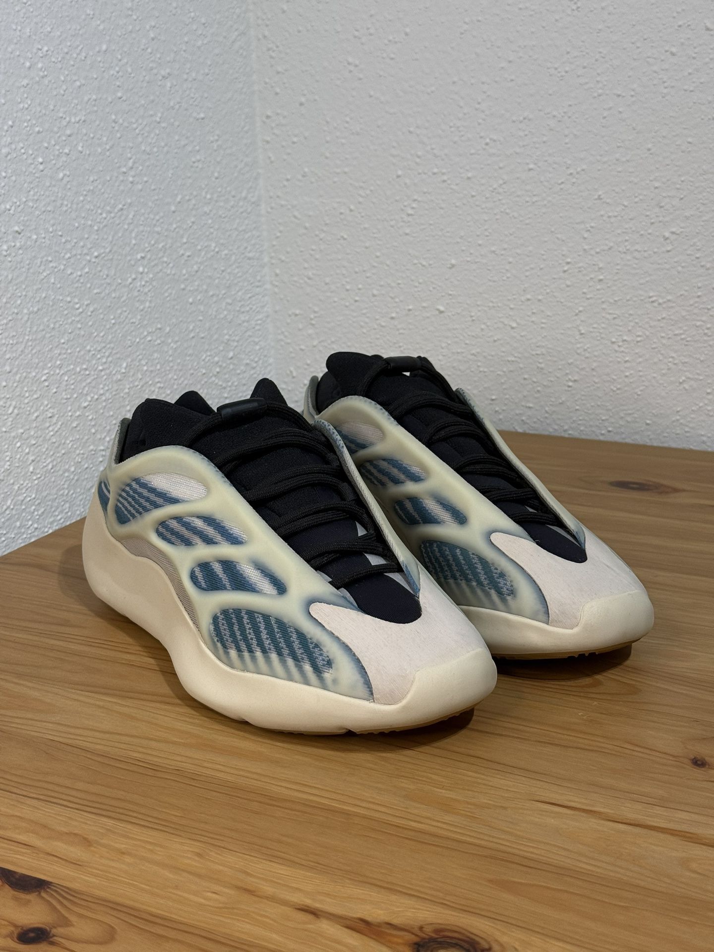 Adidas Yeezy 700 V3 Kyanite No box