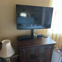 42”  Samsung Tv With Wooden Stand