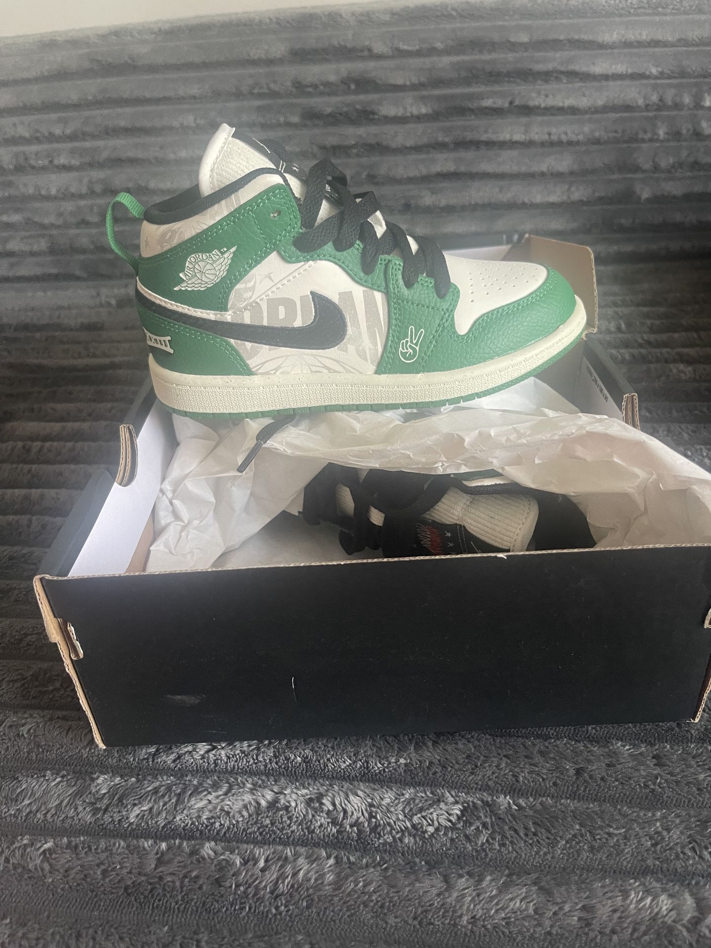 Jordan 1 Mid SE Size 13.5c