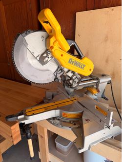 DeWalt DWS779 12” Double Bevel Sliding Compound Miter Saw