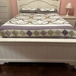 Full Size Bed With 1 Dresser and Night Stand 