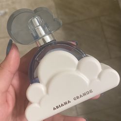 Ariana Grande Perfume 