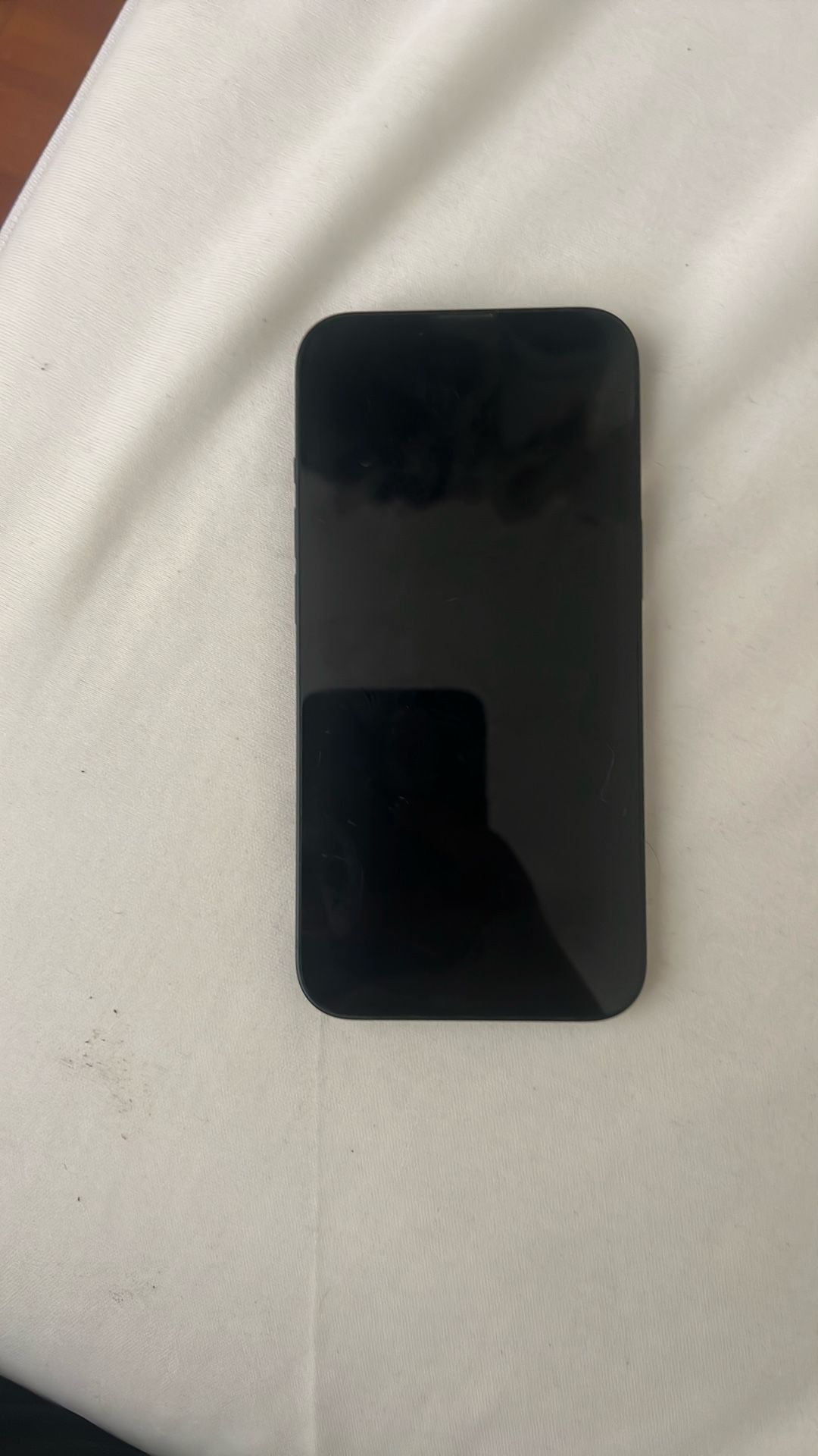 iPhone 13 - Locked