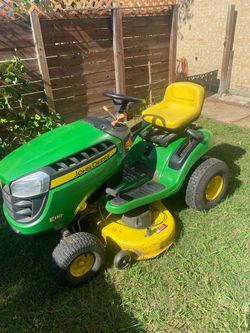 John Deere E110 Riding Lawn Mower