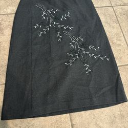 Ann Taylor Women  Embroidered Gray Skirt. Size 00. Brand New Without Tag
