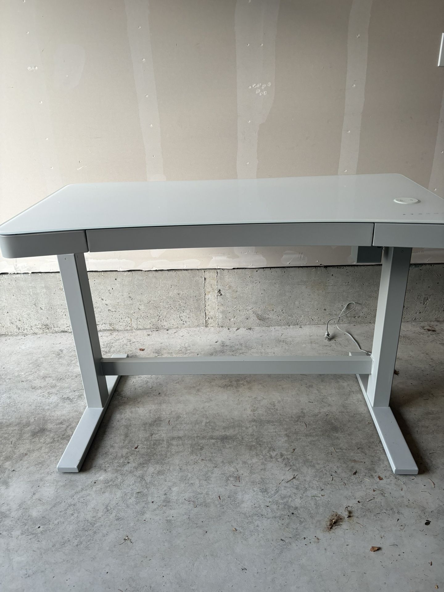 Tresanti Adjustable Standing/sitting Office Desk - Tempered Glass