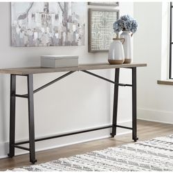 Table and Stool Set. Like New