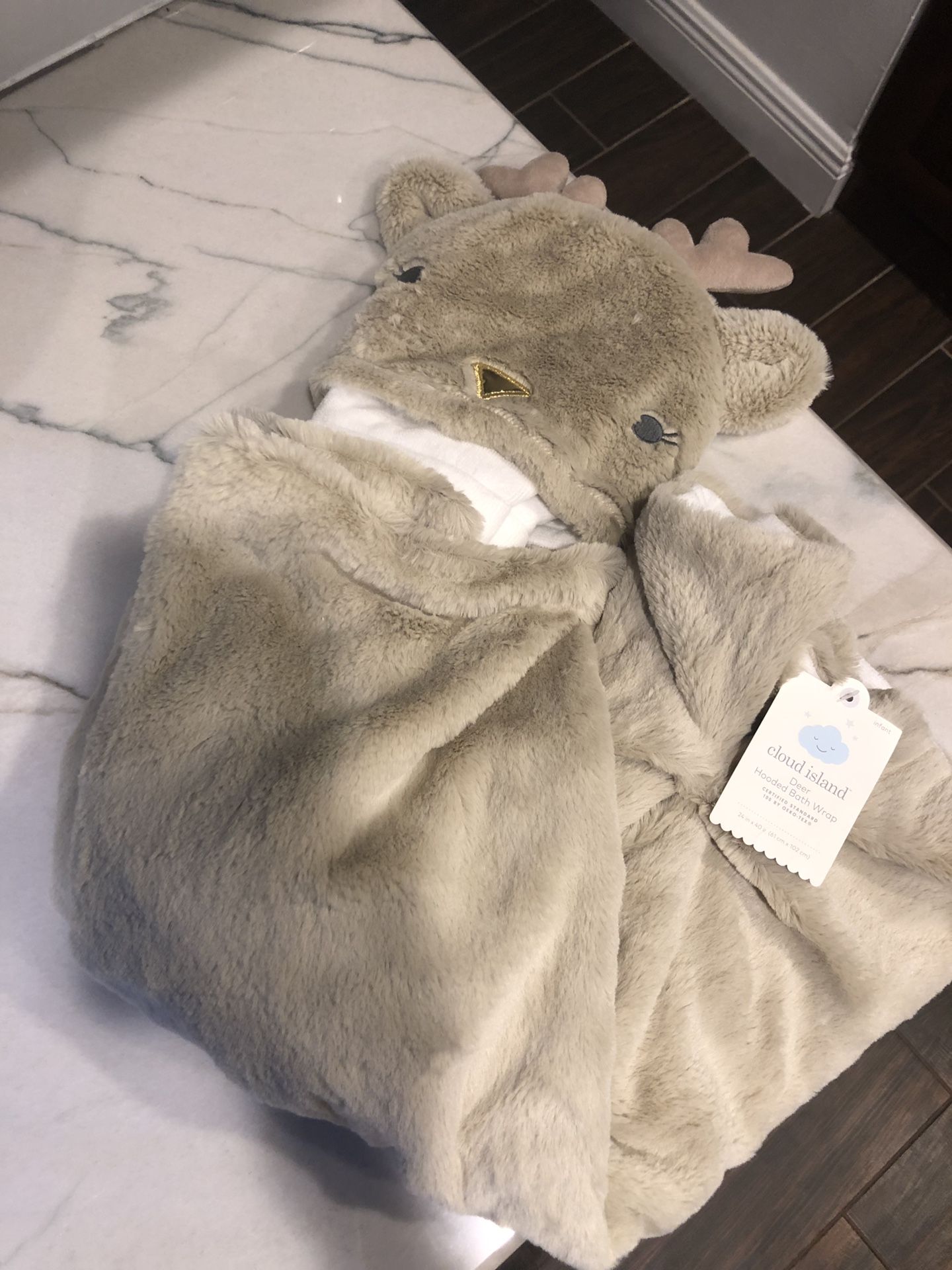 Cloud island hooded bath towel, super soft
