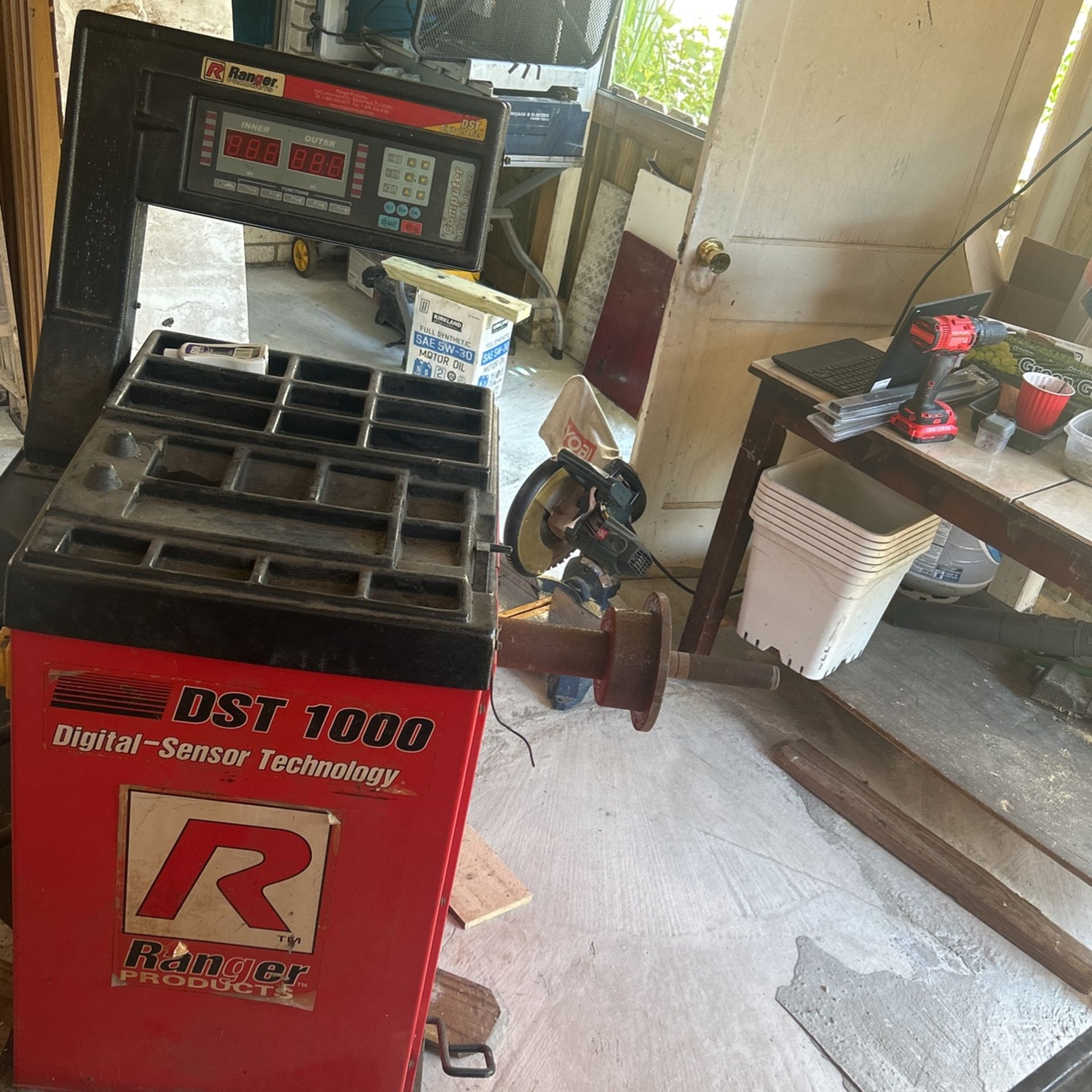Ranger Tire Balancer Model DST 1000 $950