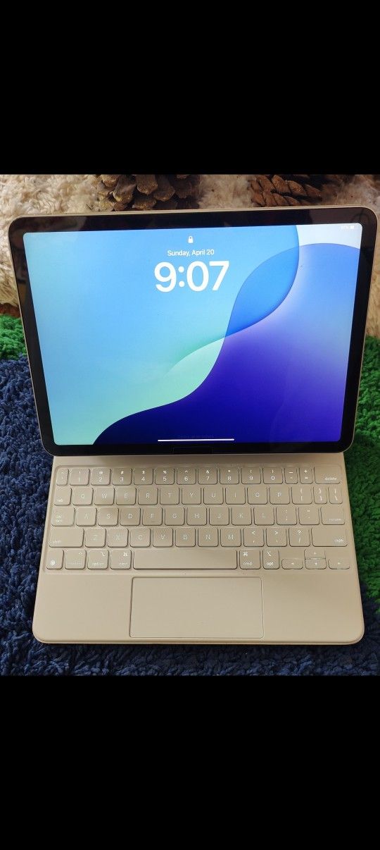 iPad Air M1 W/ Apple Magic Keyboard $400