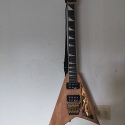 Rose V 6 String With Strap Locks 