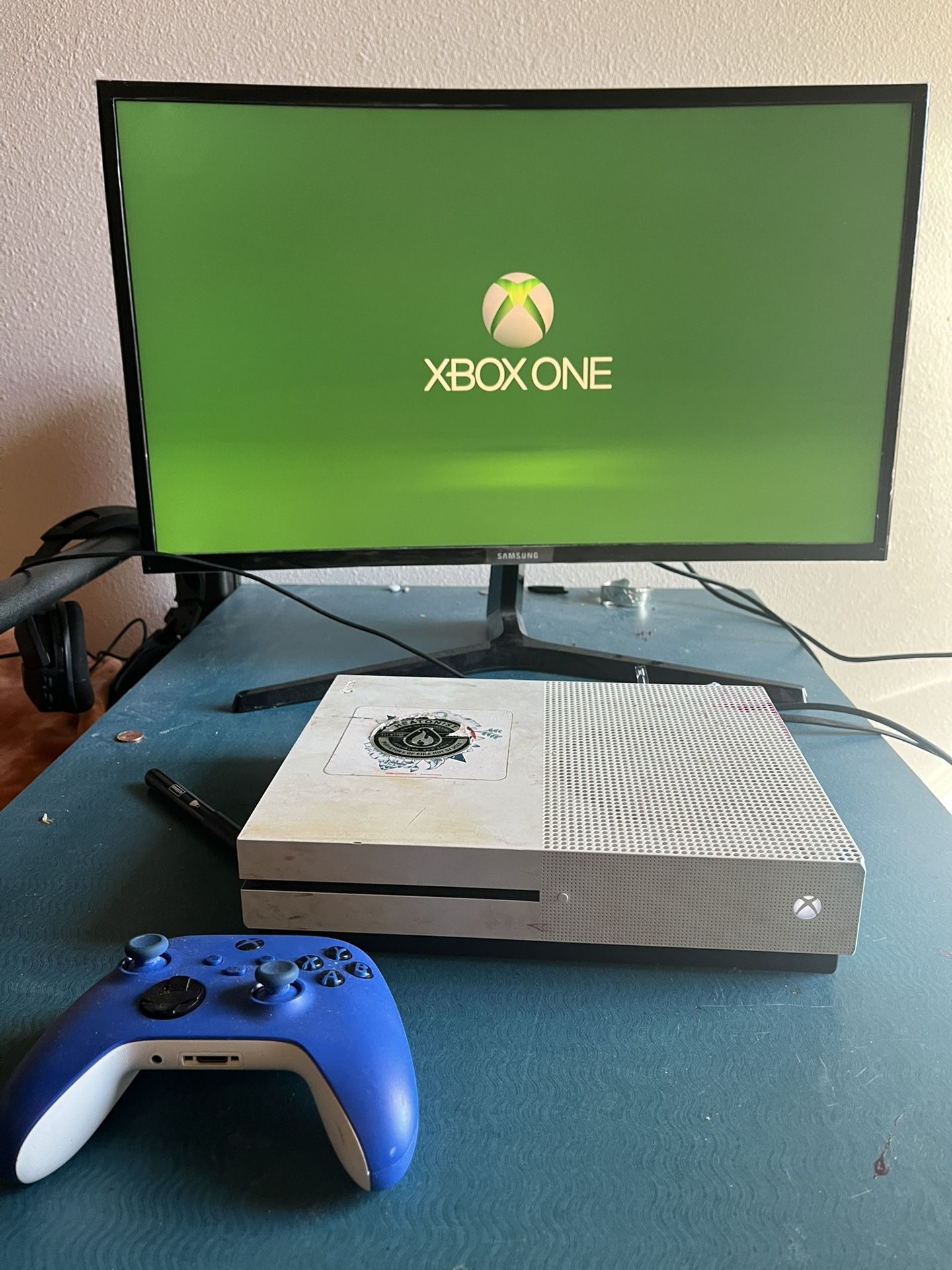 Xbox 1 S  And Samsung Gaming Monitor With Xbox Controller 