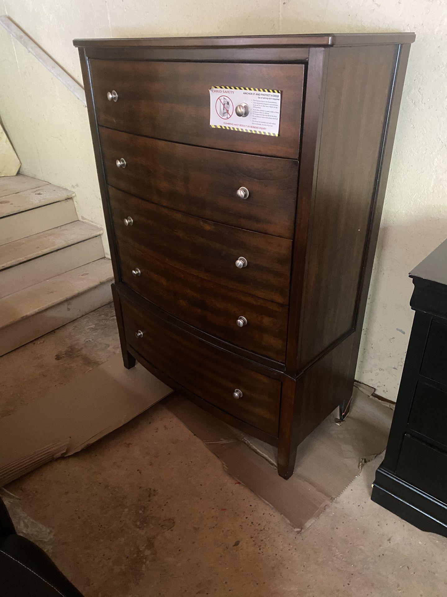 DRESSER