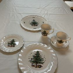 Lovely Christmas Dishes by Nikko, Japan