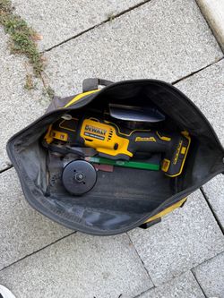 DEWALT 20V Brushless Oscillating Multi-Tool with Bag