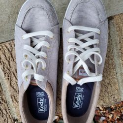 Kids Shoes. Size 9