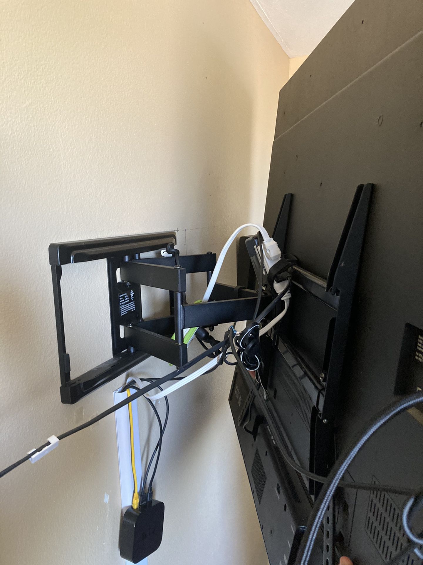 TV mounting movable