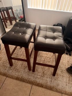Set of 2 Tufted Leather Bar Stools
