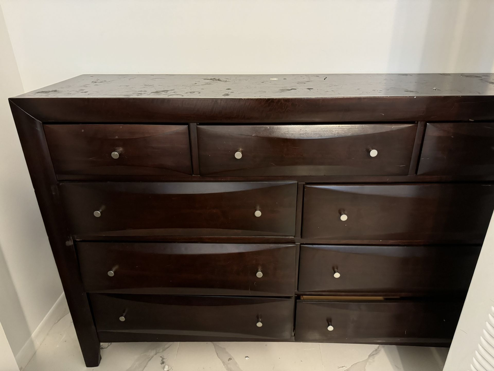 Dresser