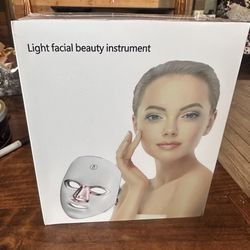 ♥️♥️ facial Mask ,Rechargeable , With Seven Different Colored Lights, Brand New, Never Opened♥️♥️
