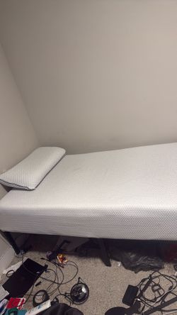 Single bed (pillow not included)